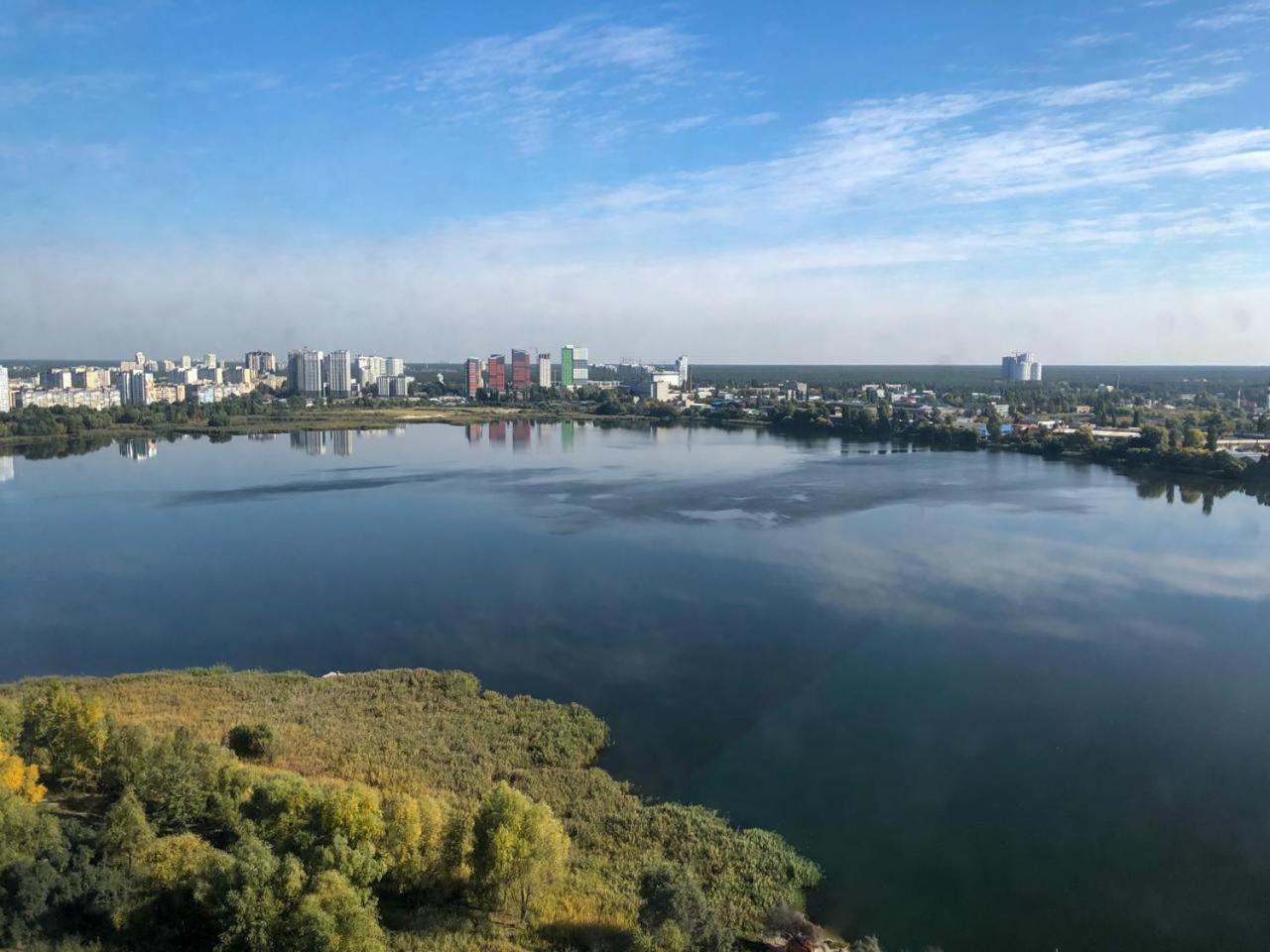 нова поруч з метро * Kiev